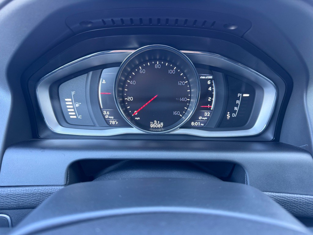 2015 Volvo XC60 Image 15