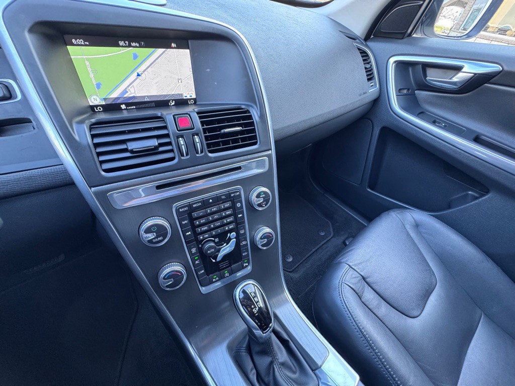 2015 Volvo XC60 Image 18