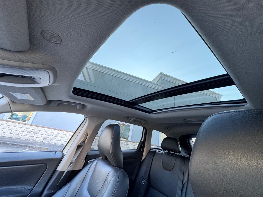 2015 Volvo XC60 Image 19