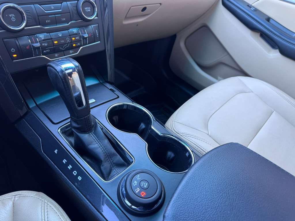 2016 Ford Explorer Image 16