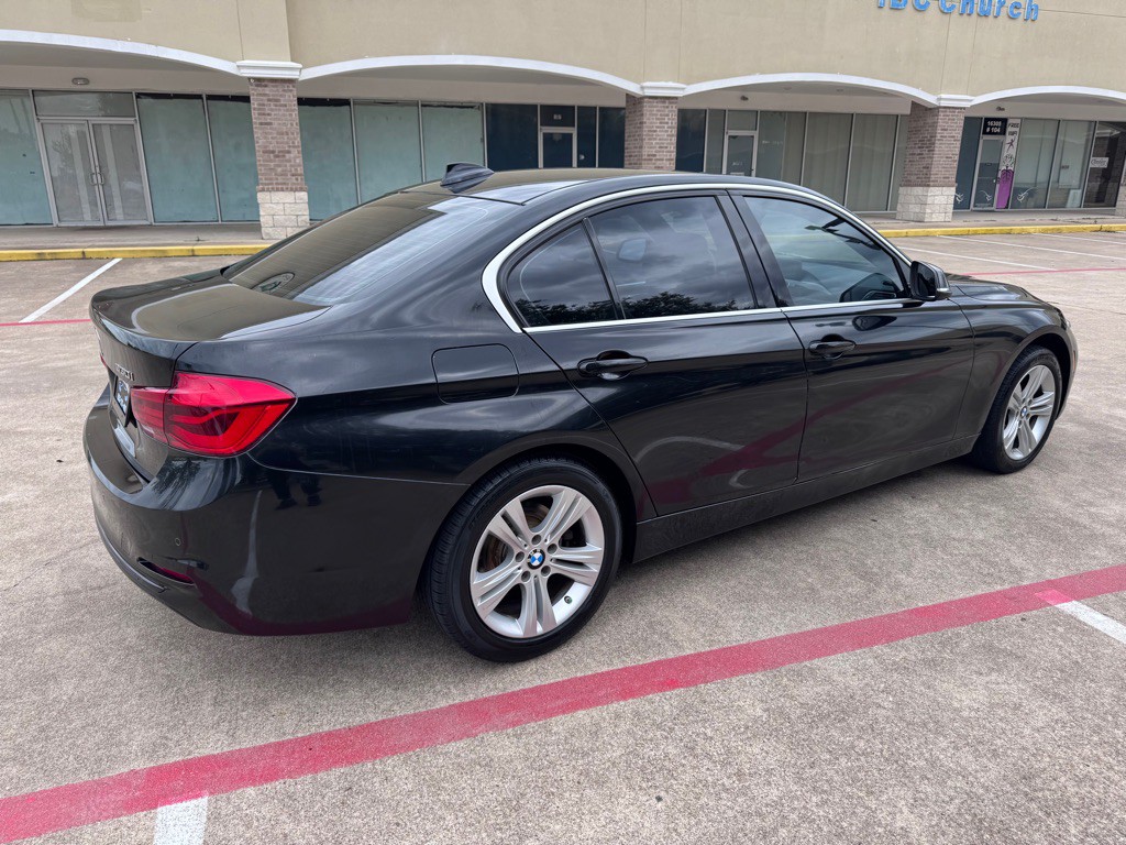 2017 BMW 3 Series Image 4