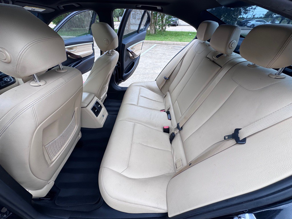 2017 BMW 3 Series Image 10