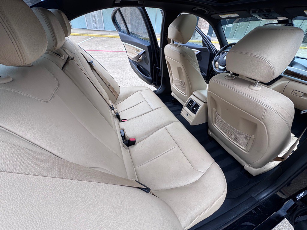 2017 BMW 3 Series Image 11