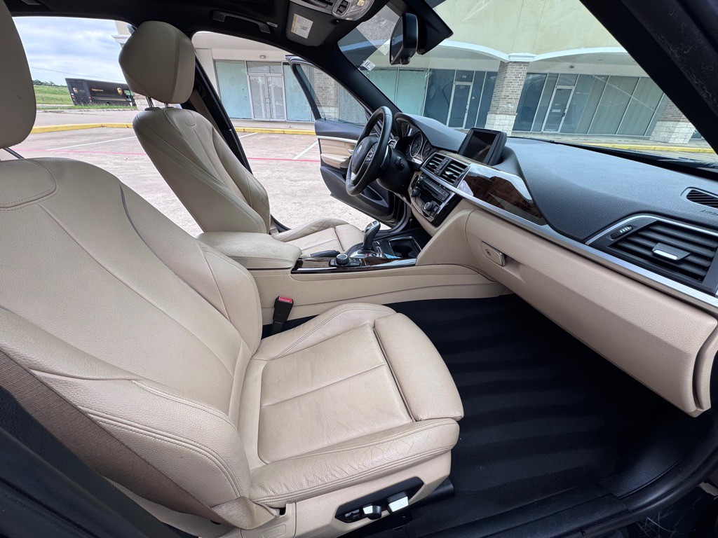 2017 BMW 3 Series Image 12