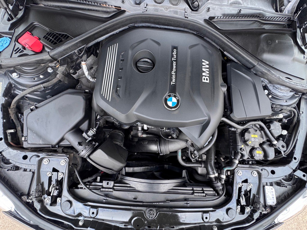 2017 BMW 3 Series Image 15