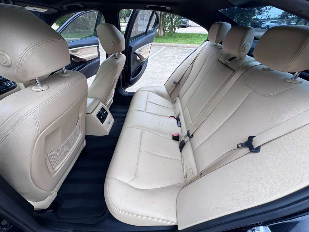 2017 BMW 3 Series Image 11