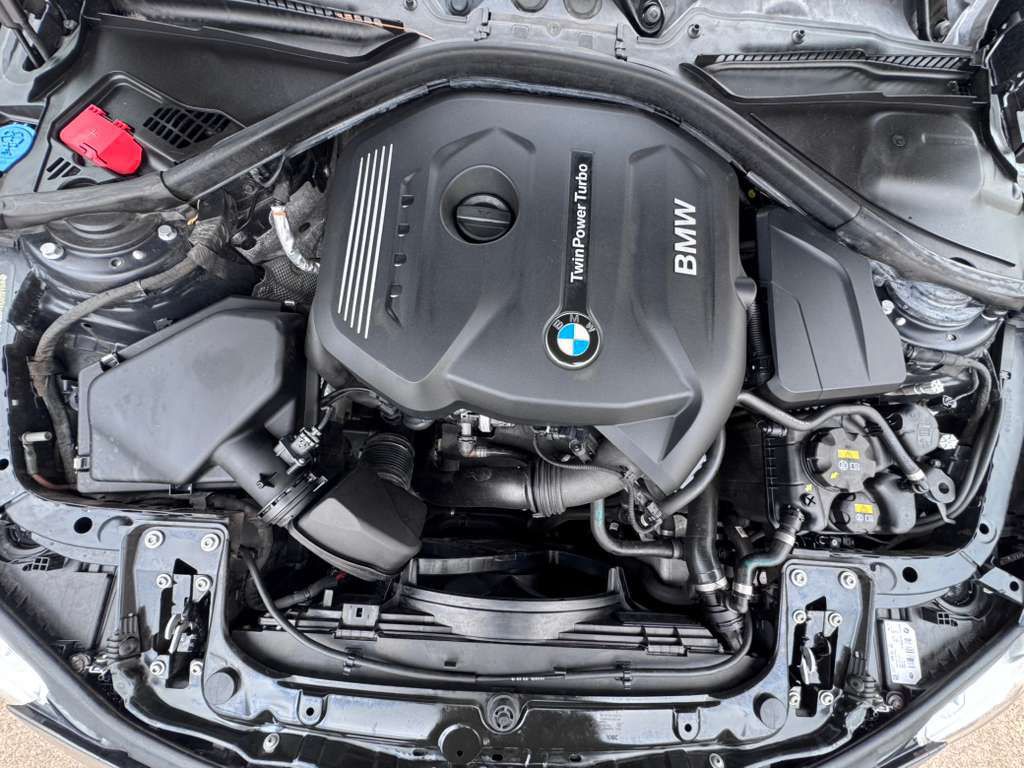 2017 BMW 3 Series Image 19