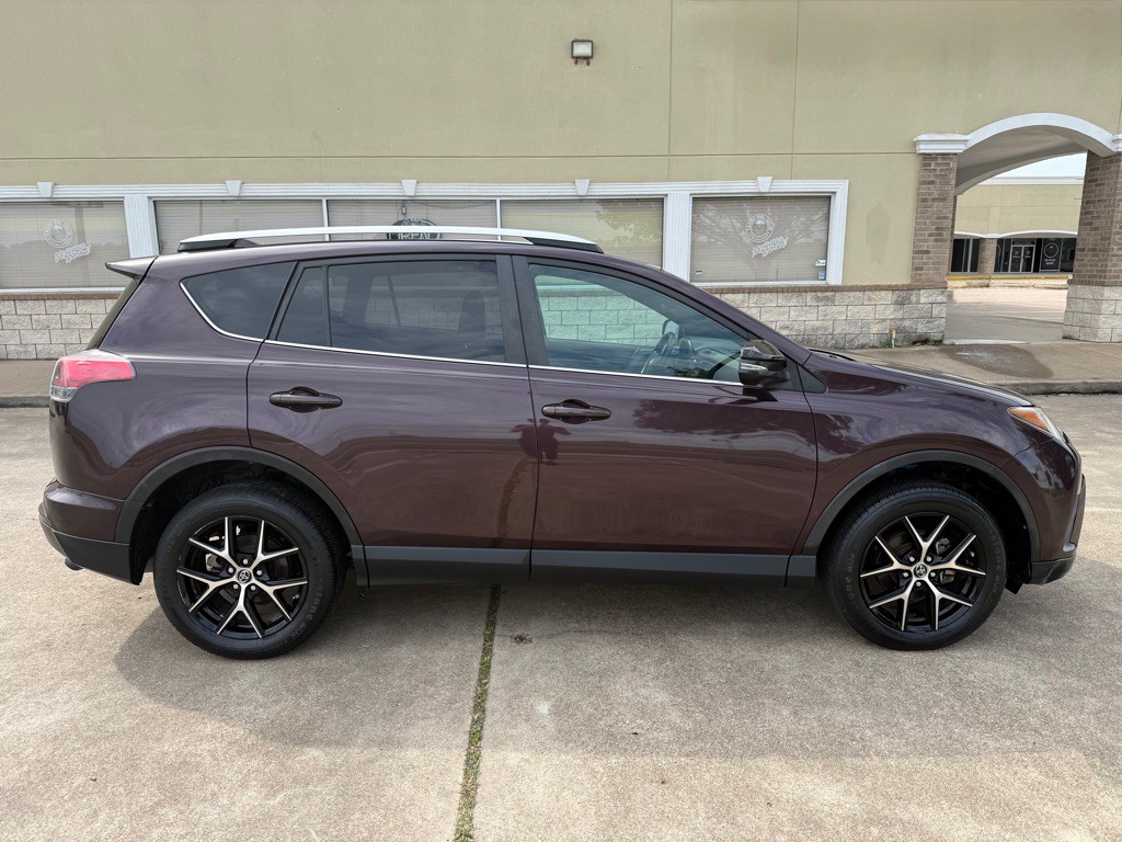 2016 Toyota Rav4 Image 2