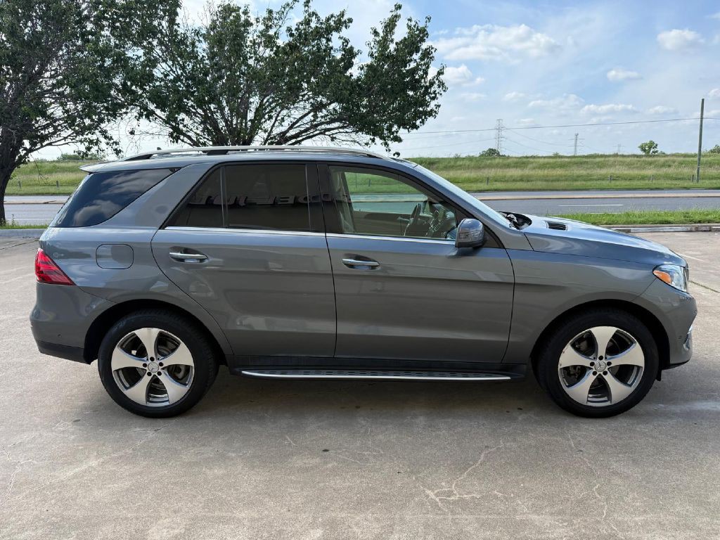 2017 Mercedes-Benz GLE-Class Image 2