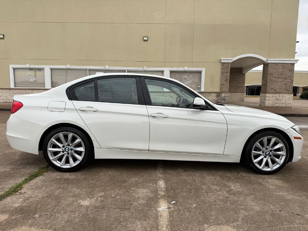 2013 BMW 3 Series Image 2
