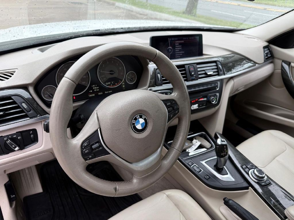 2013 BMW 3 Series Image 10