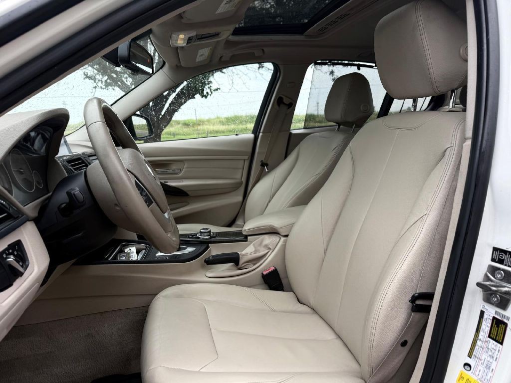 2013 BMW 3 Series Image 11