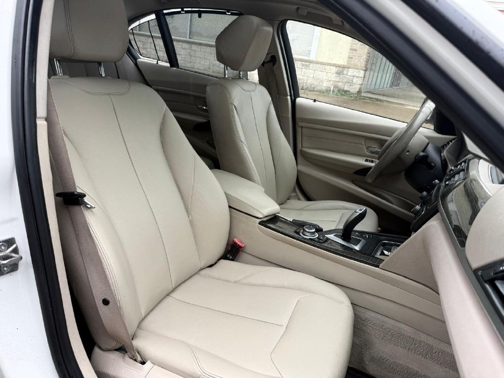 2013 BMW 3 Series Image 14