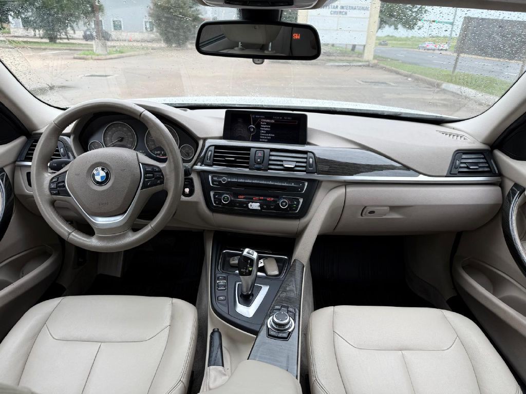 2013 BMW 3 Series Image 16