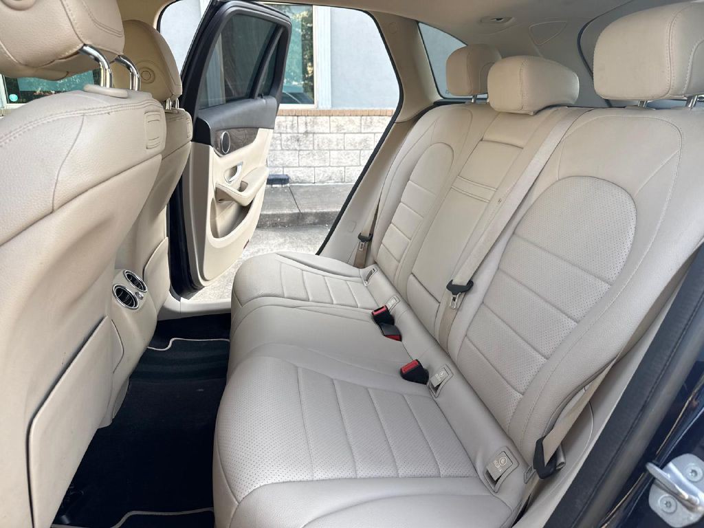 2019 Mercedes-Benz GLC-Class Image 11