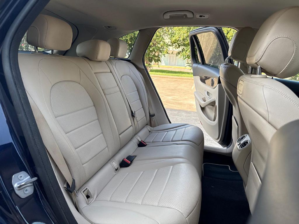 2019 Mercedes-Benz GLC-Class Image 12