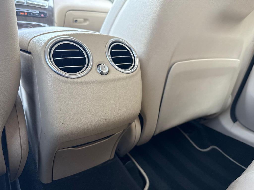 2019 Mercedes-Benz GLC-Class Image 16