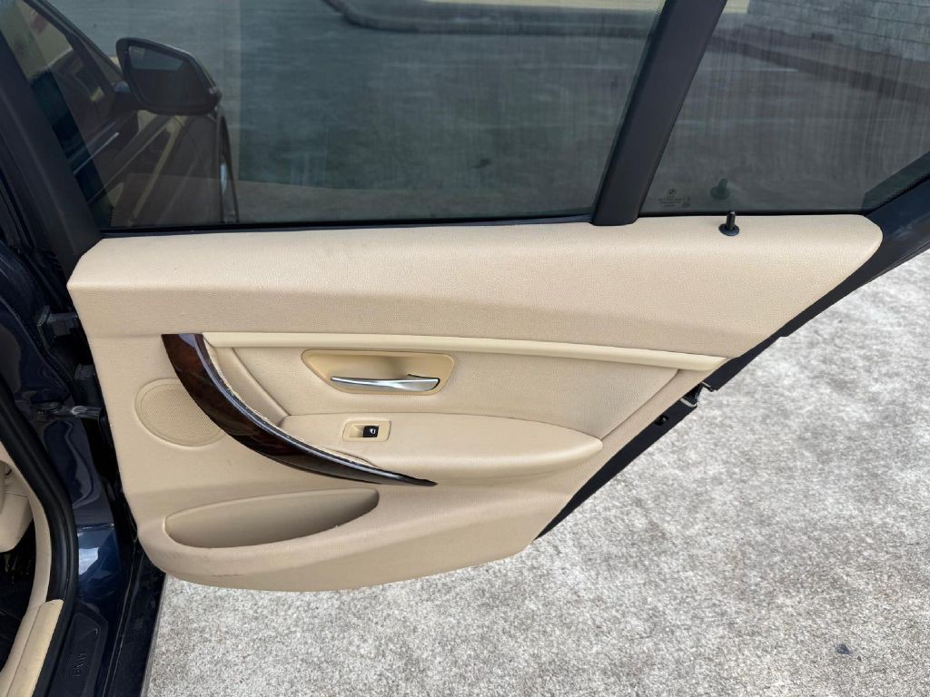 2014 BMW 3 Series Image 14