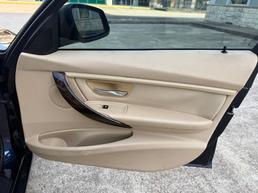 2014 BMW 3 Series Image 15