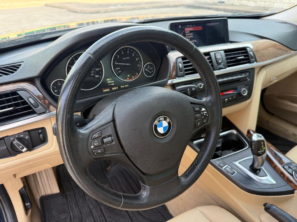 2014 BMW 3 Series Image 17