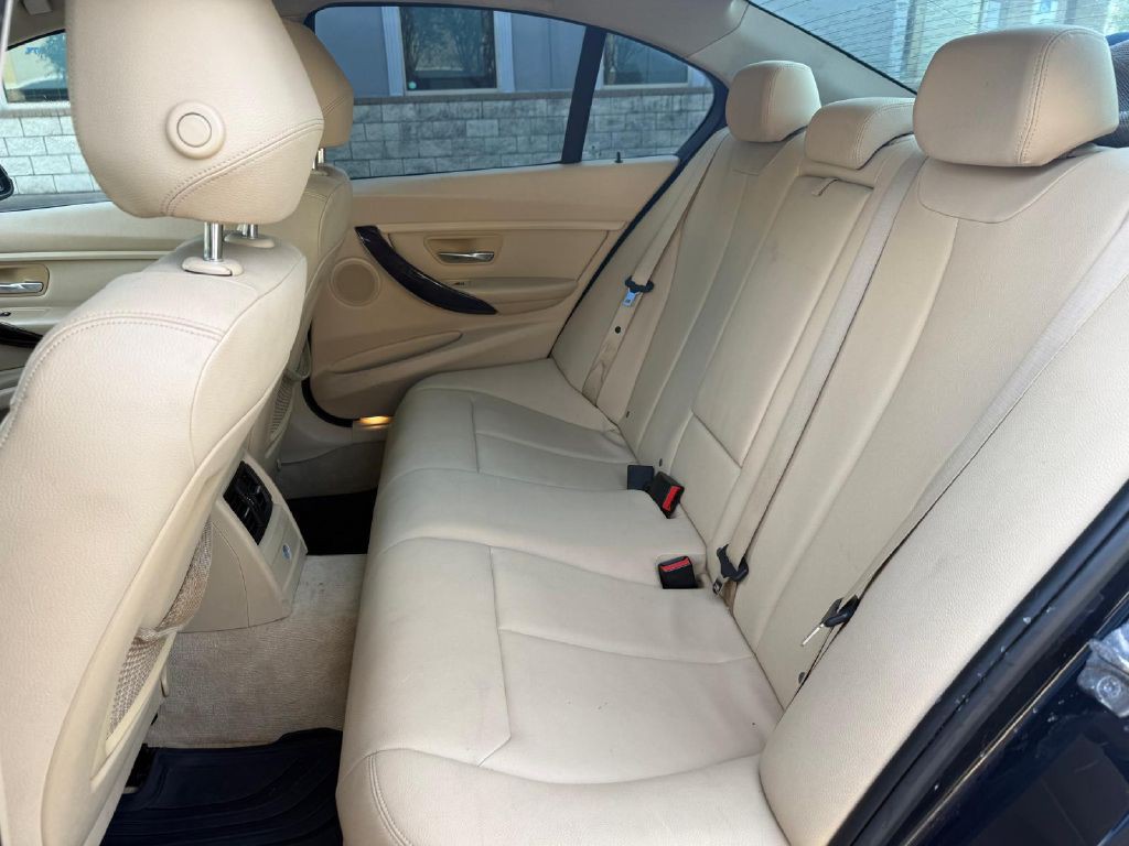 2014 BMW 3 Series Image 18