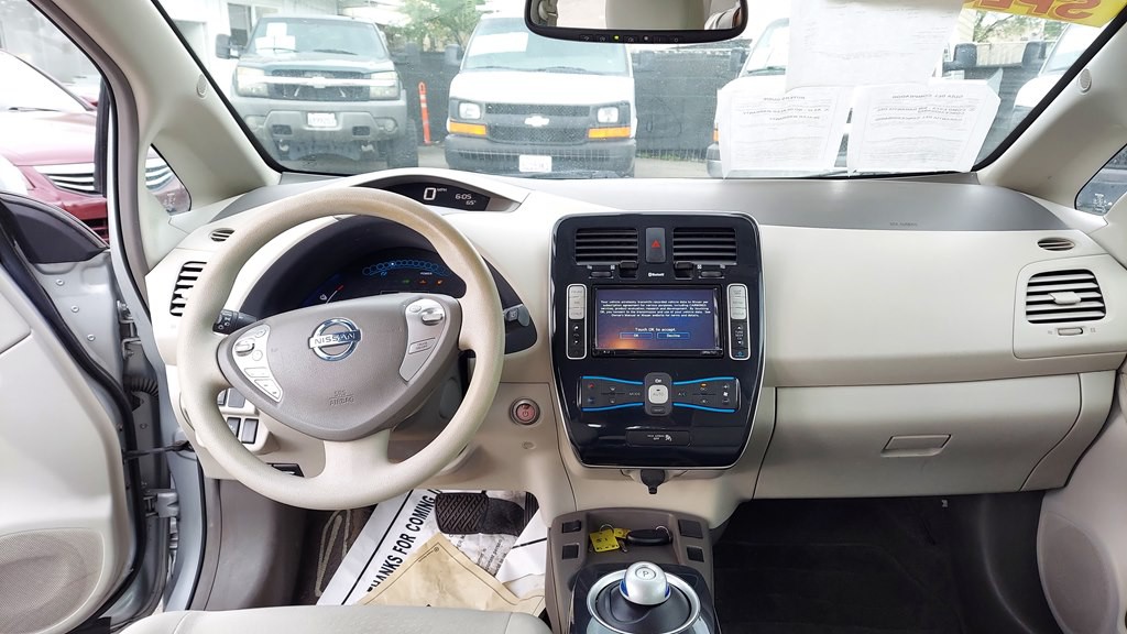 2011 Nissan Leaf Image 10
