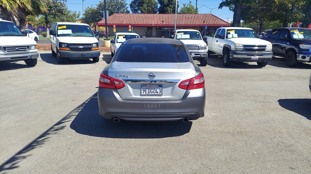 2016 Nissan Altima Image 4