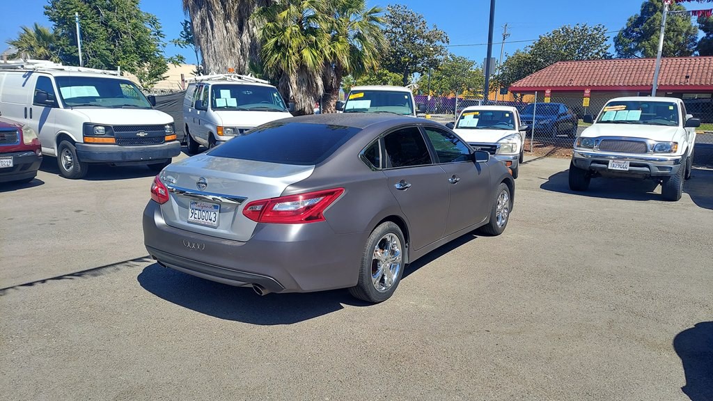 2016 Nissan Altima Image 5