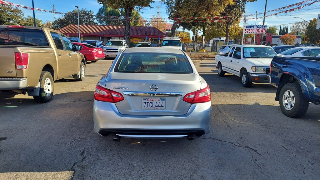 2017 Nissan Altima Image 3