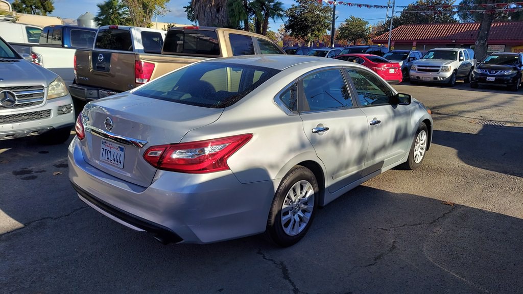 2017 Nissan Altima Image 4