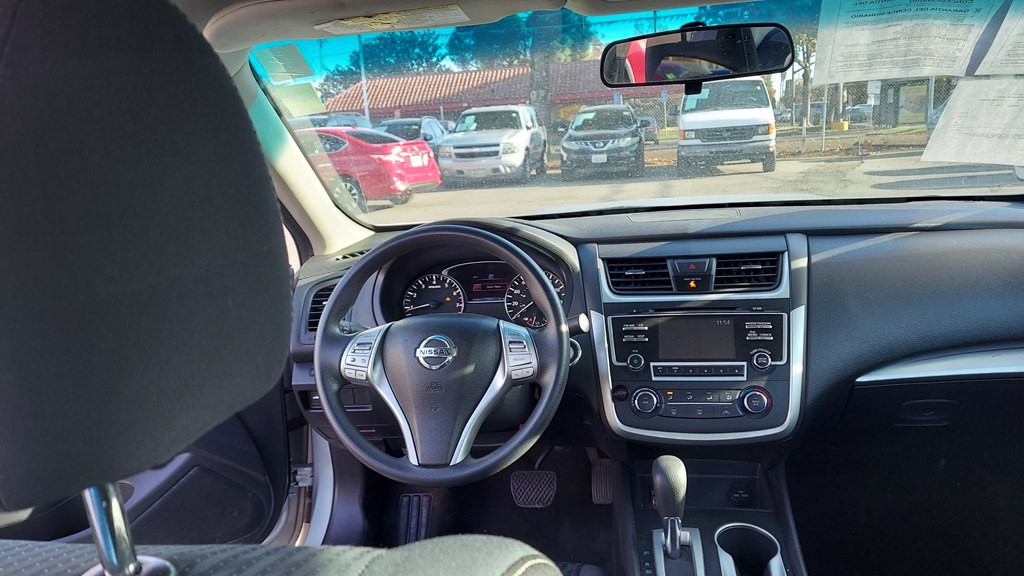 2017 Nissan Altima Image 8