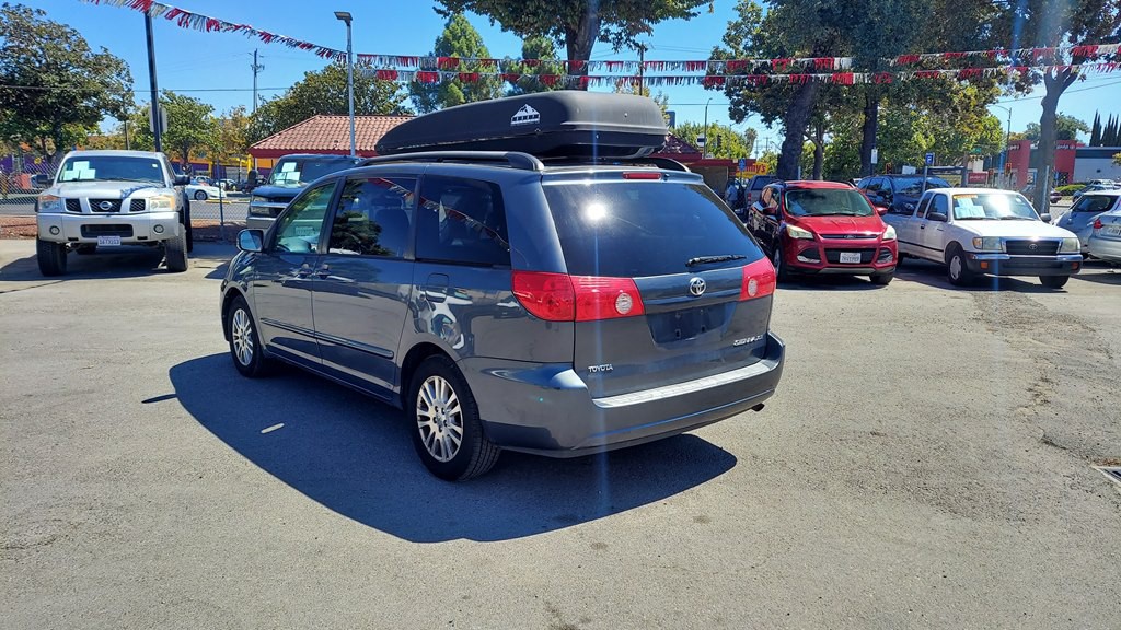 2008 Toyota Sienna Image 3