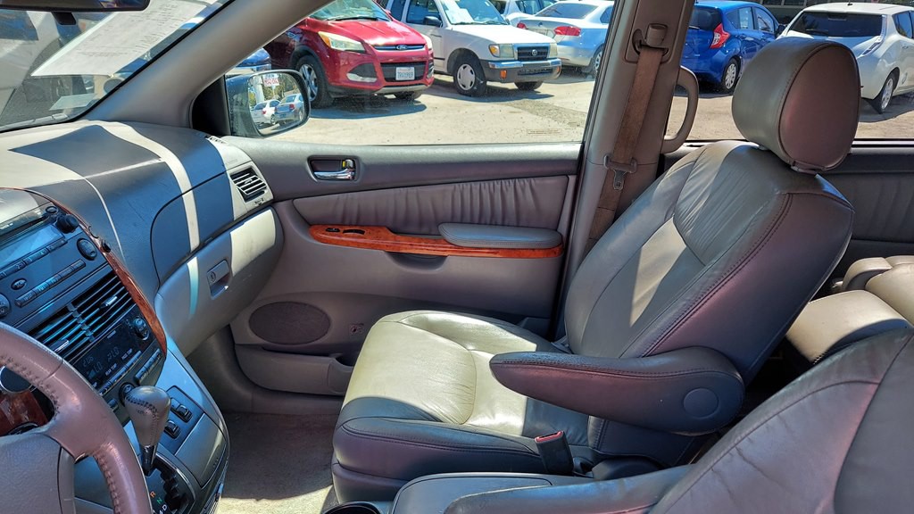2008 Toyota Sienna Image 7