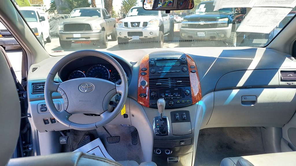 2008 Toyota Sienna Image 9