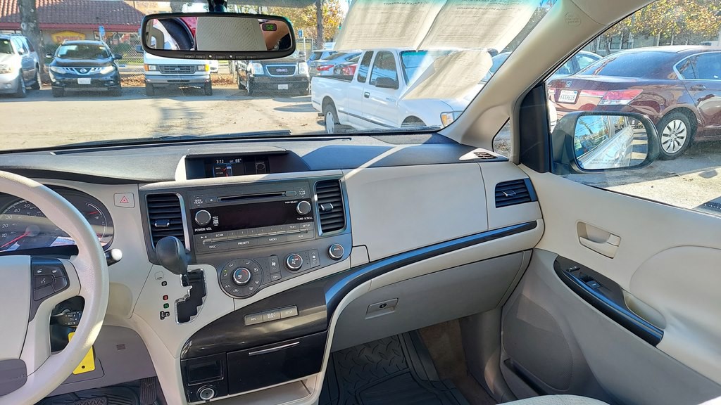 2011 Toyota Sienna Image 10