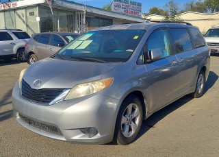 Image for 2011 Toyota Sienna LE ID: 6039655
