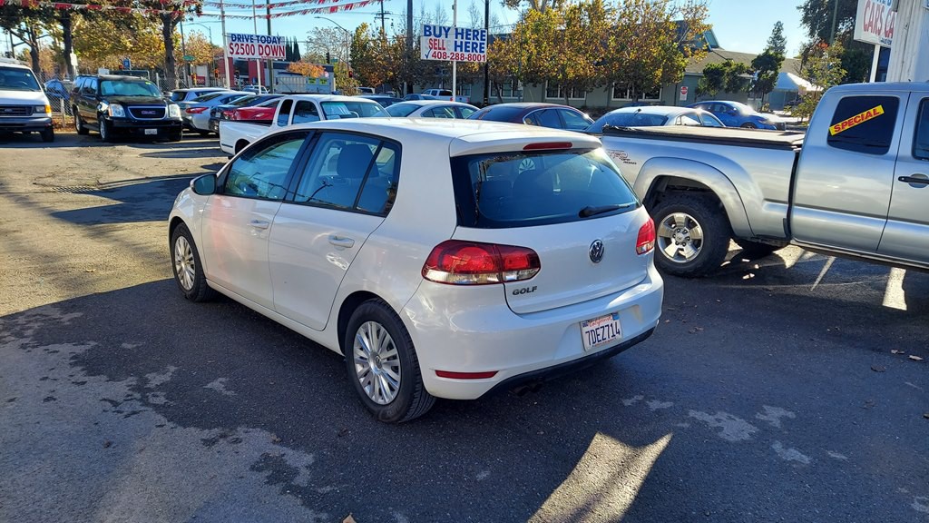 2013 Volkswagen Golf Image 2
