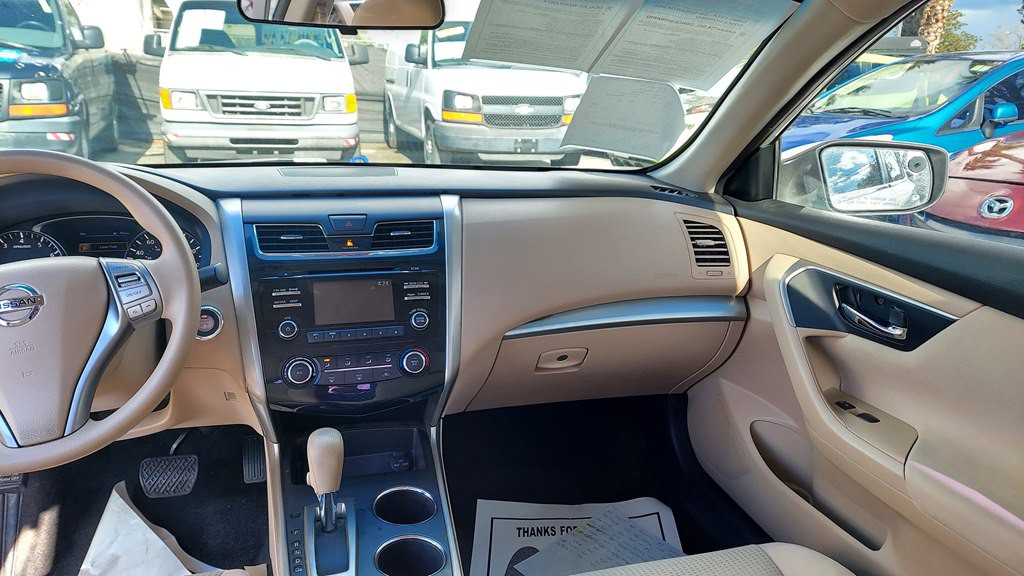 2015 Nissan Altima Image 9