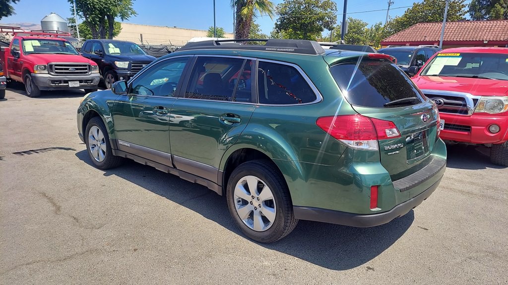 2010 Subaru Outback Image 2