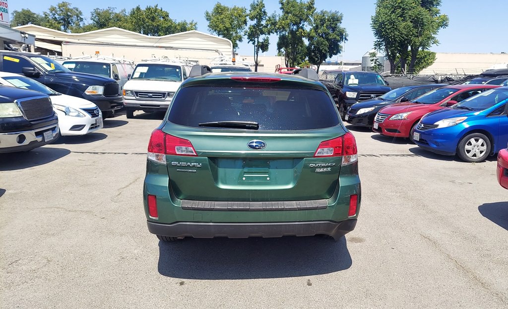 2010 Subaru Outback Image 3