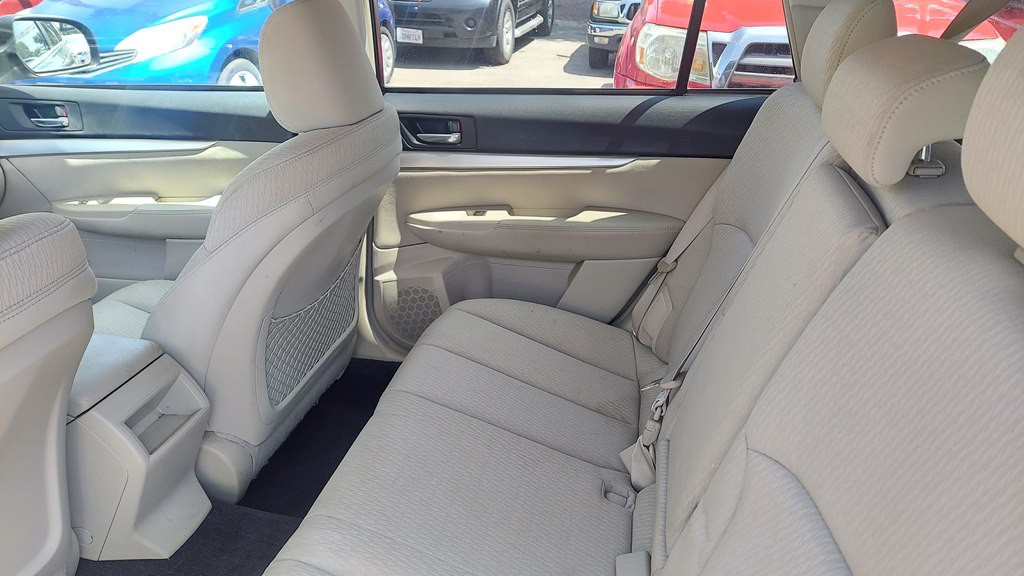 2010 Subaru Outback Image 8