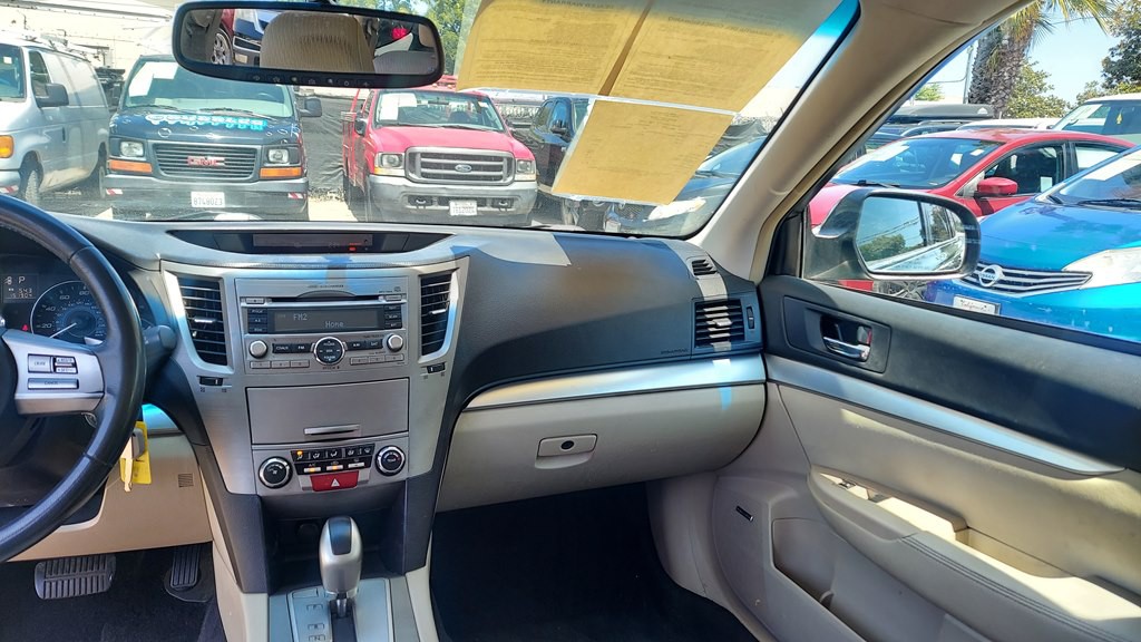 2010 Subaru Outback Image 10