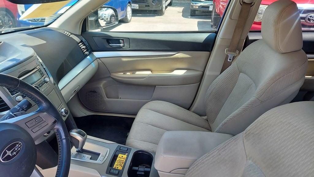 2010 Subaru Outback Image 7