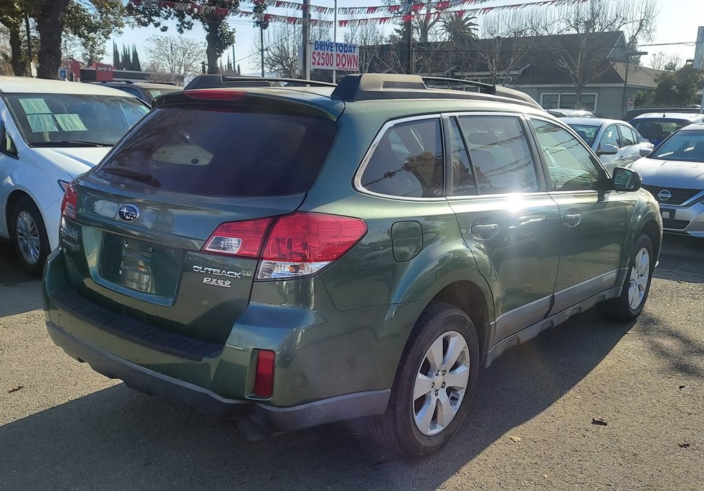 2010 Subaru Outback Image 3