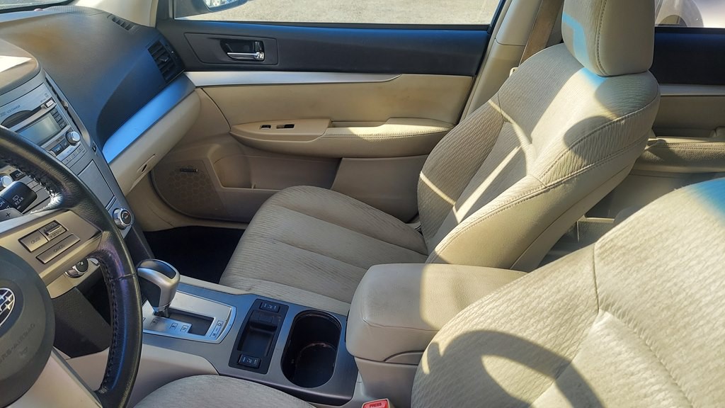 2010 Subaru Outback Image 5