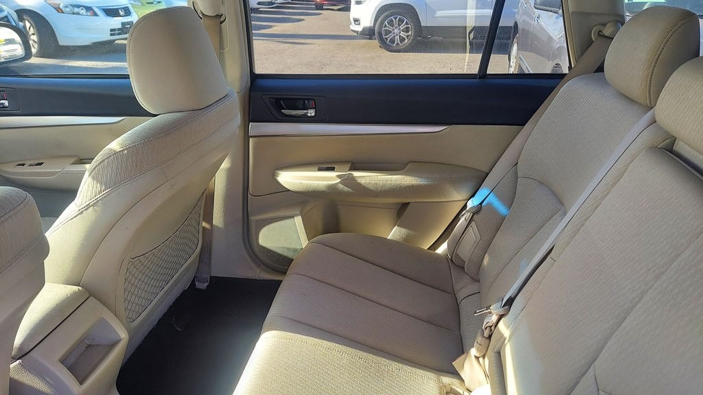 2010 Subaru Outback Image 6