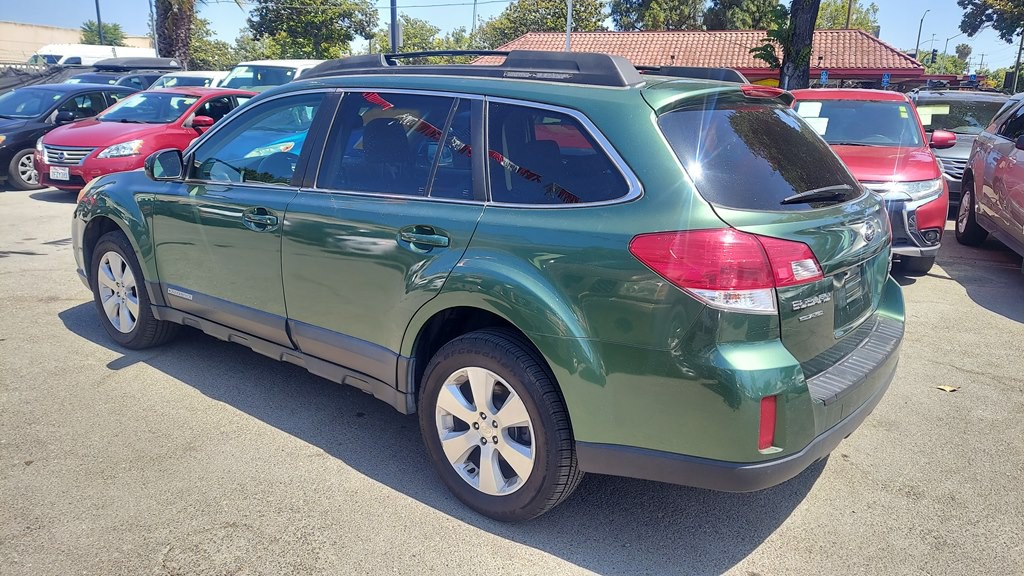 2010 Subaru Outback Image 2