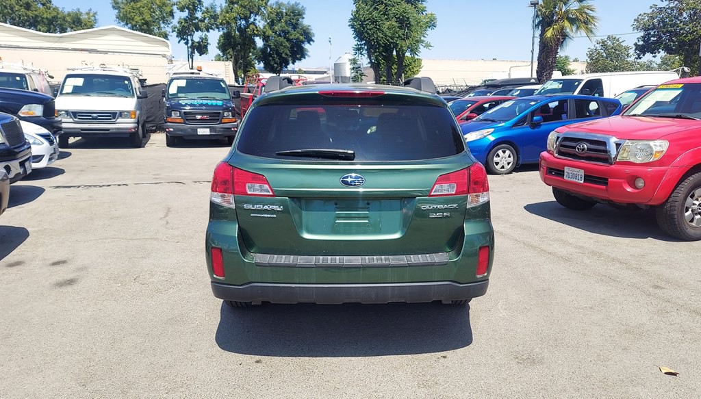 2010 Subaru Outback Image 3