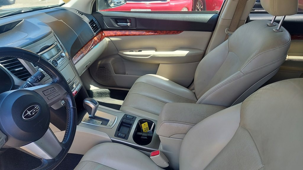 2010 Subaru Outback Image 6