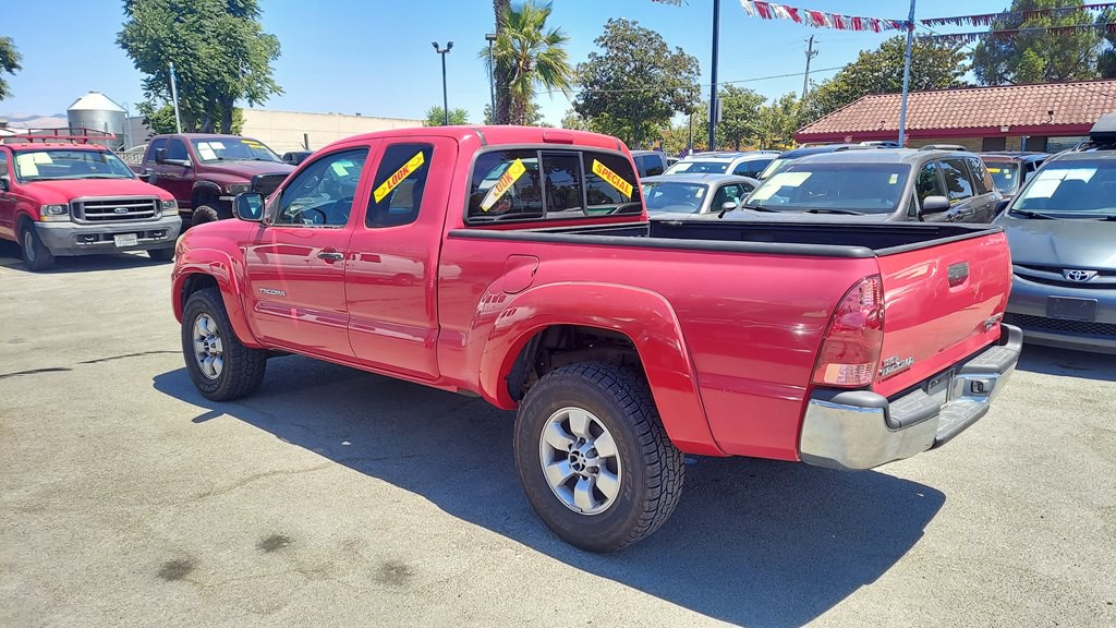 2005 Toyota Tacoma Image 2